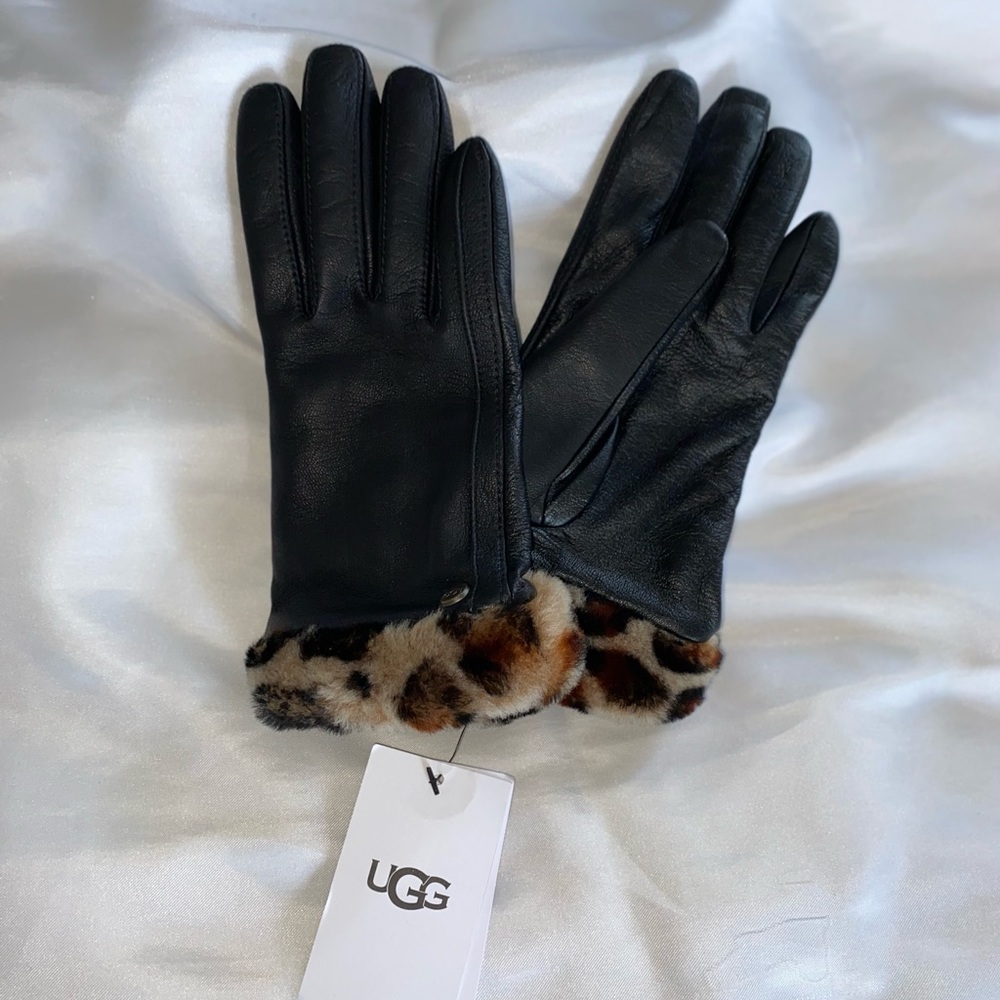 UGG Classic Black Leather & Leopard Trim Tech Gloves